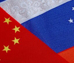 Бизнес и финансы - Russian and chinese flags intertwining