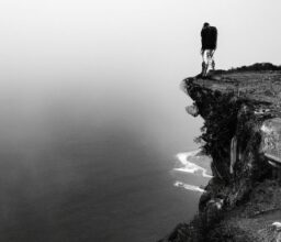Тайны и загадки - Person standing at the edge of cliff