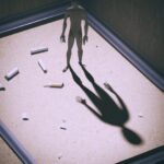 Разум и тело - Persons shadow holding cigarette whi