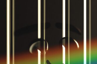 Тайны и загадки - Rainbow spectrum shining through glass