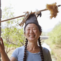 Красота и стиль - Rural woman balancing beauty practical