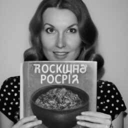 Красота и стиль - Woman holding traditional russian be