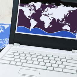 Бизнес и финансы - Laptop with world map and supplier datab